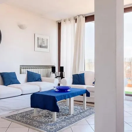 Deluxe Skyline Fantastic View Attic 6-7 Guests, One Bathroom, With Terrace And Pool Near To 2 Metro Lines And Well Connected To Airport And Train Stationand, Easy Parking Nearby * Milão