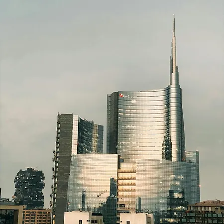 Deluxe Skyline Fantastic View Attic 6-7 Guests, One Bathroom, With Terrace And Pool Near To 2 Metro Lines And Well Connected To Airport And Train Stationand, Easy Parking Nearby Apartment Milan