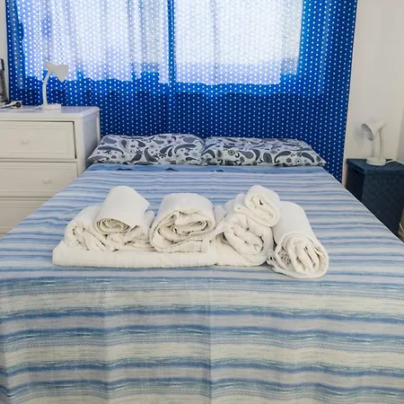 Apartamento Deluxe Skyline Fantastic View Attic 6-7 Guests, One Bathroom, With Terrace And Pool Near To 2 Metro Lines And Well Connected To Airport And Train Stationand, Easy Parking Nearby *