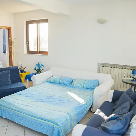 Deluxe Skyline Fantastic View Attic 6-7 Guests, One Bathroom, With Terrace And Pool Near To 2 Metro Lines And Well Connected To Airport And Train Stationand, Easy Parking Nearby Milão