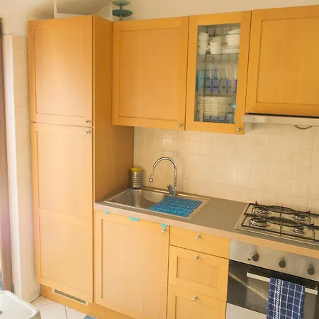 Apartamento Deluxe Skyline Fantastic View Attic 6-7 Guests, One Bathroom, With Terrace And Pool Near To 2 Metro Lines And Well Connected To Airport And Train Stationand, Easy Parking Nearby