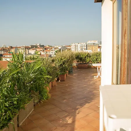 Deluxe Skyline Fantastic View Attic 6-7 Guests, One Bathroom, With Terrace And Pool Near To 2 Metro Lines And Well Connected To Airport And Train Stationand, Easy Parking Nearby Milan