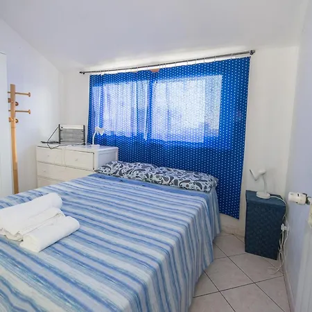Apartamento Deluxe Skyline Fantastic View Attic 6-7 Guests, One Bathroom, With Terrace And Pool Near To 2 Metro Lines And Well Connected To Airport And Train Stationand, Easy Parking Nearby