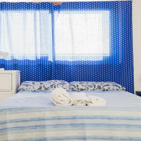 Apartamento Deluxe Skyline Fantastic View Attic 6-7 Guests, One Bathroom, With Terrace And Pool Near To 2 Metro Lines And Well Connected To Airport And Train Stationand, Easy Parking Nearby Milão