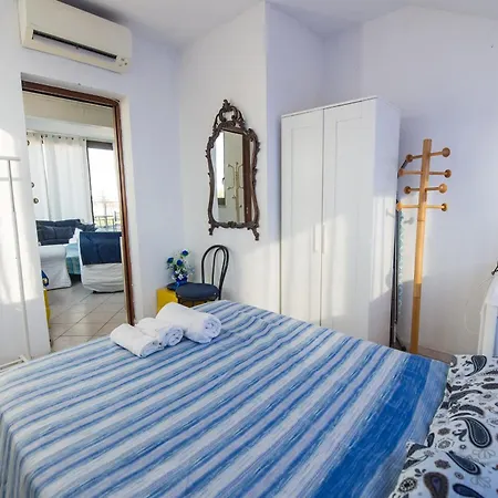 Deluxe Skyline Fantastic View Attic 6-7 Guests, One Bathroom, With Terrace And Pool Near To 2 Metro Lines And Well Connected To Airport And Train Stationand, Easy Parking Nearby Milão