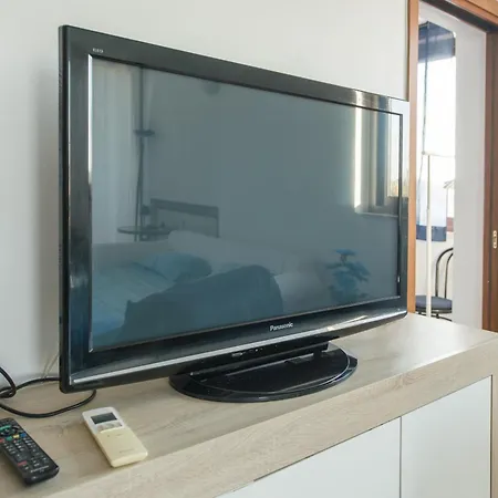 Deluxe Skyline Fantastic View Attic 6-7 Guests, One Bathroom, With Terrace And Pool Near To 2 Metro Lines And Well Connected To Airport And Train Stationand, Easy Parking Nearby * Milão