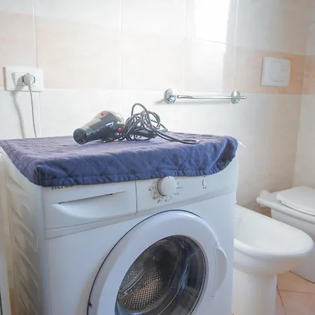 Apartamento Deluxe Skyline Fantastic View Attic 6-7 Guests, One Bathroom, With Terrace And Pool Near To 2 Metro Lines And Well Connected To Airport And Train Stationand, Easy Parking Nearby