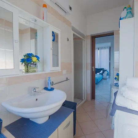 Apartamento Deluxe Skyline Fantastic View Attic 6-7 Guests, One Bathroom, With Terrace And Pool Near To 2 Metro Lines And Well Connected To Airport And Train Stationand, Easy Parking Nearby *