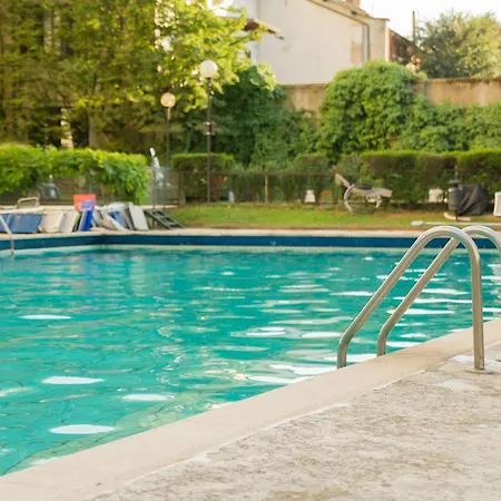 Deluxe Skyline Fantastic View Attic 6-7 Guests, One Bathroom, With Terrace And Pool Near To 2 Metro Lines And Well Connected To Airport And Train Stationand, Easy Parking Nearby Apartment Milan