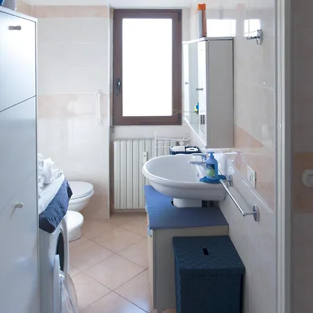 Deluxe Skyline Fantastic View Attic 6-7 Guests, One Bathroom, With Terrace And Pool Near To 2 Metro Lines And Well Connected To Airport And Train Stationand, Easy Parking Nearby * Milão