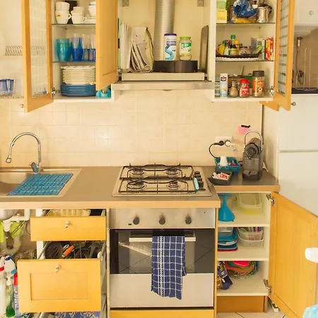 Deluxe Skyline Fantastic View Attic 6-7 Guests, One Bathroom, With Terrace And Pool Near To 2 Metro Lines And Well Connected To Airport And Train Stationand, Easy Parking Nearby *